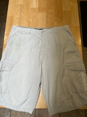 Men's Light Beige Cargo Shorts - Casual Everyday Style